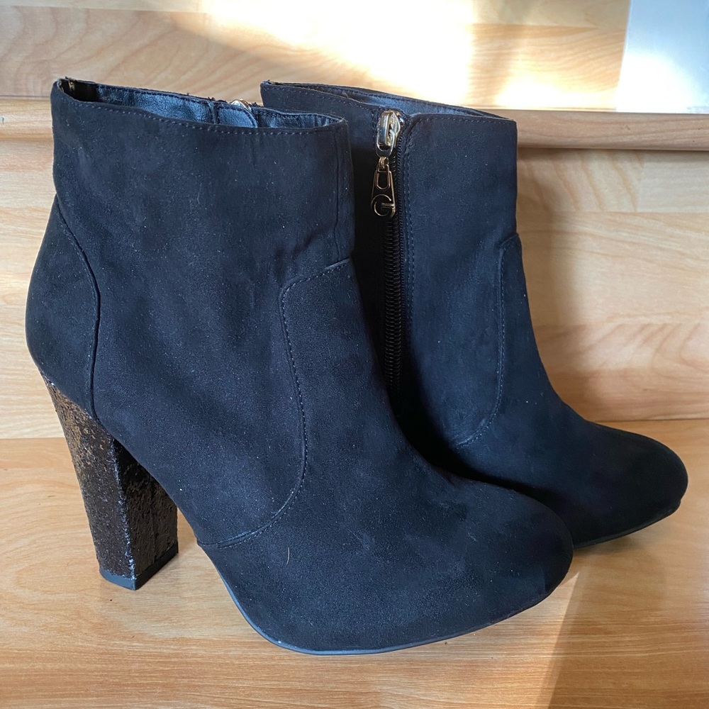 Guess black booties